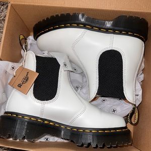 2976 Bex Chelsea Dr. marten’s